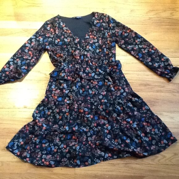 Black Floral V Neck Dress with Waist and Peplum and Ruffle at Bottom - Picture 2 of 6